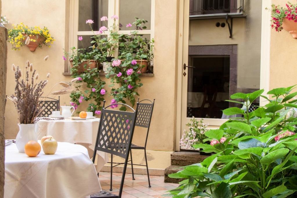 Corte Fiorita Albergo Diffuso ボーザ エクステリア 写真
