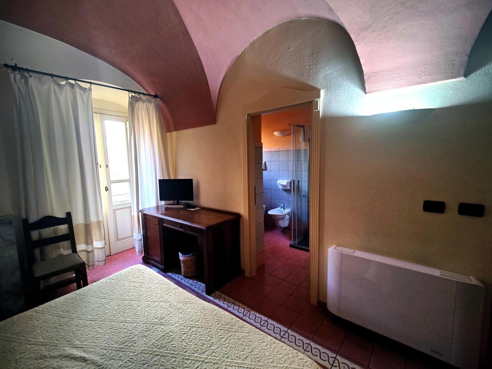 Corte Fiorita Albergo Diffuso ボーザ エクステリア 写真