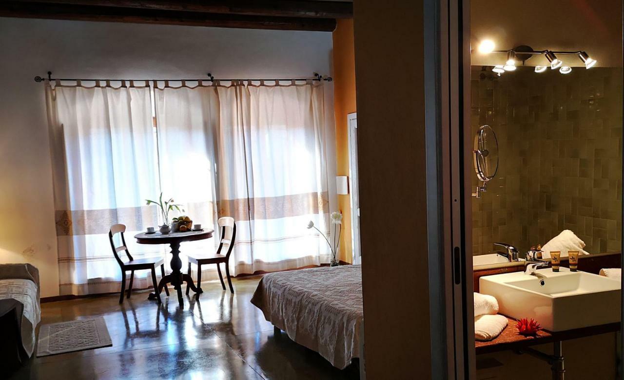 Corte Fiorita Albergo Diffuso ボーザ エクステリア 写真